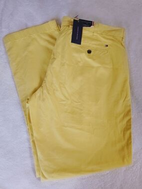Tommy Hilfiger Men’s Yellow Flat-Front Chino Pants